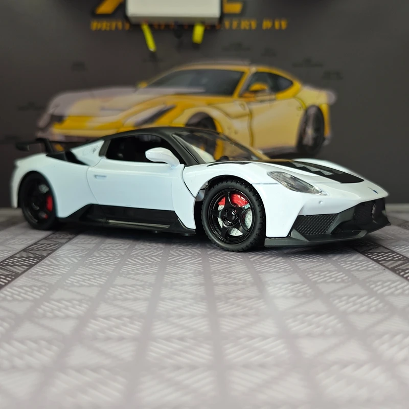 

Модель суперкара Maserati GT2 из сплава, масштаб 1:24, украшение для автомобиля, открывающиеся двери, руль с функцией возврата, подарок.