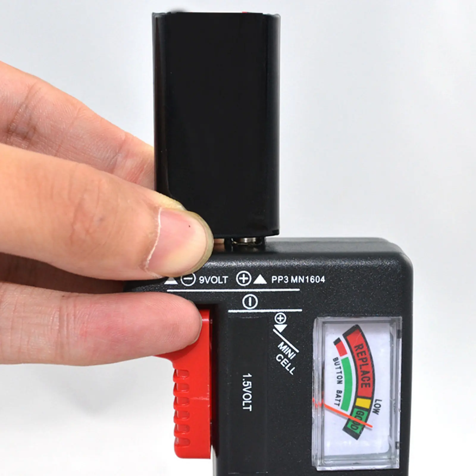 Universal Battery Tester for AA AAA 9V 1.5V Button Cells – Voltage & Capacity Meter with Color-Coded Display