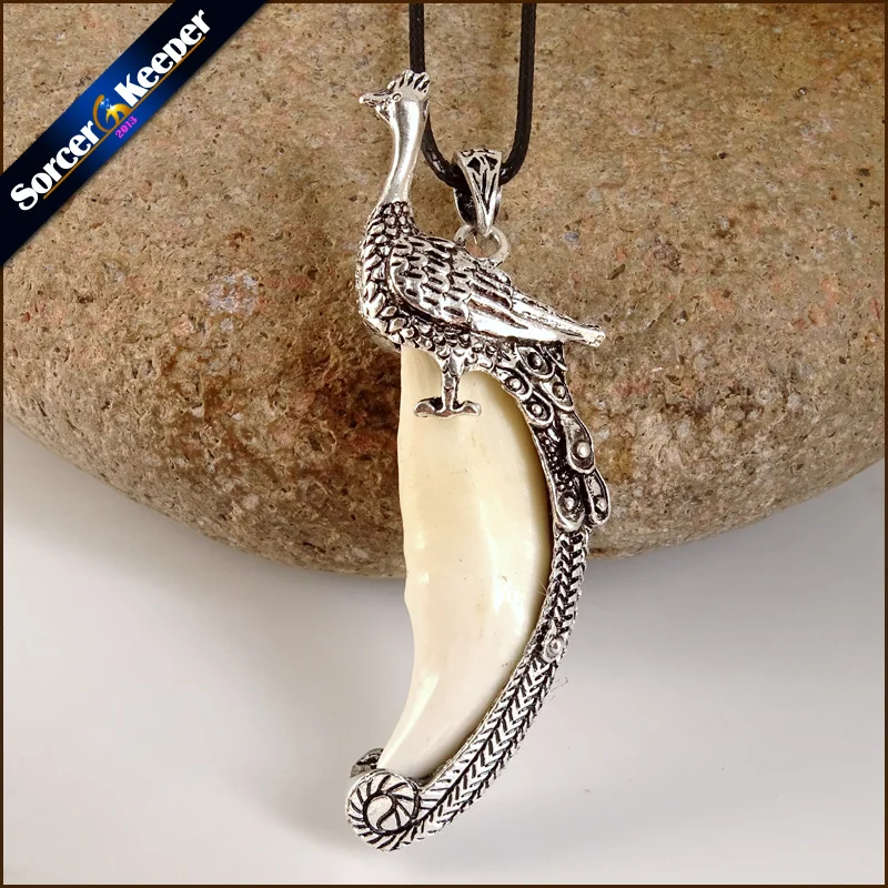 

Fashion Brave Men Wolf Tooth Spike Peacock Pendant Real Bone Tooth Necklace Women Men Jewelry Tooth Amulet Pendant Necklace