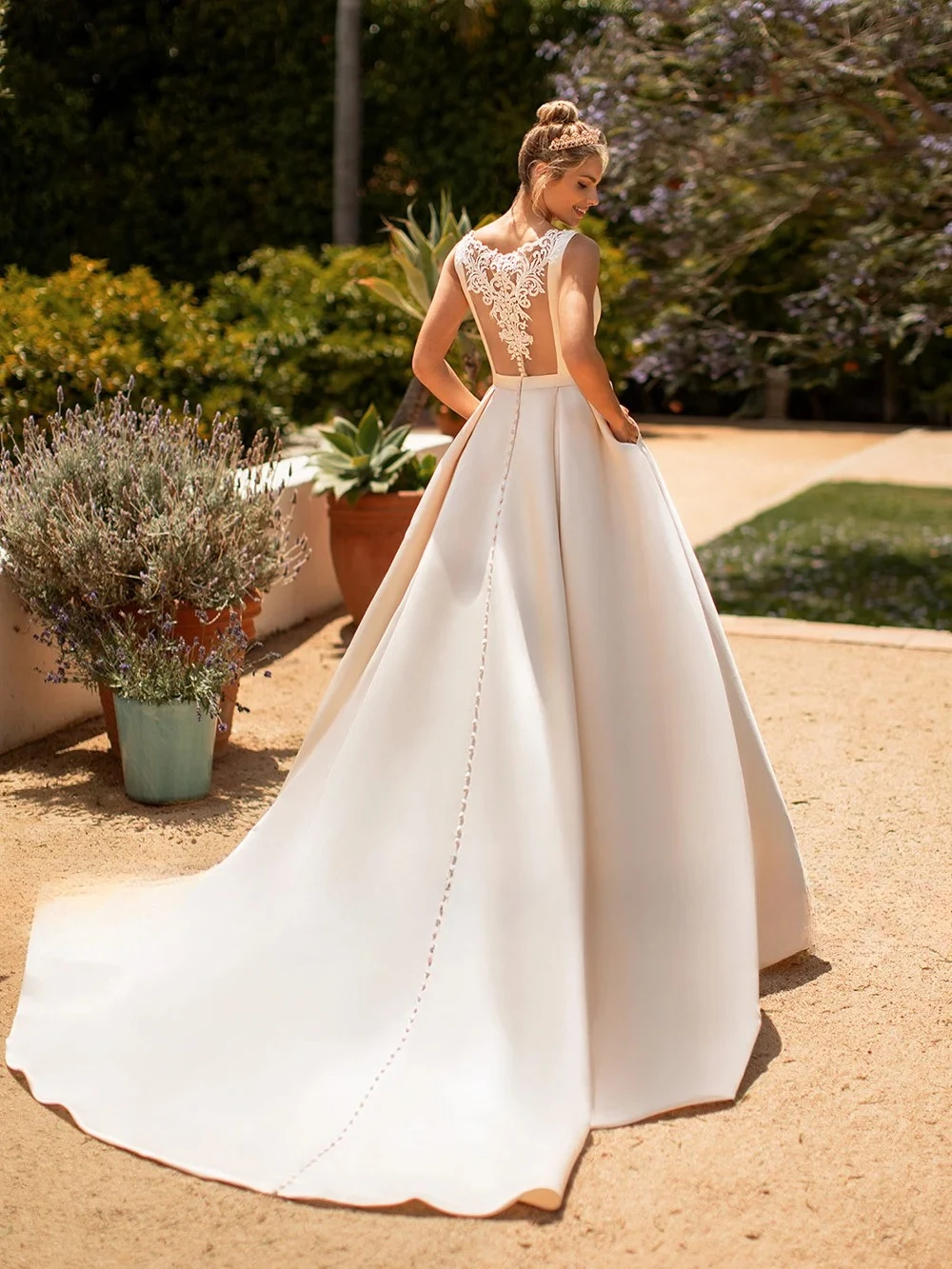 Modern Satin A-line Wedding Dresses Round Neck Illusion Back Applique Sweep Train Bridal Gown Sleeveless Button vestido de novia