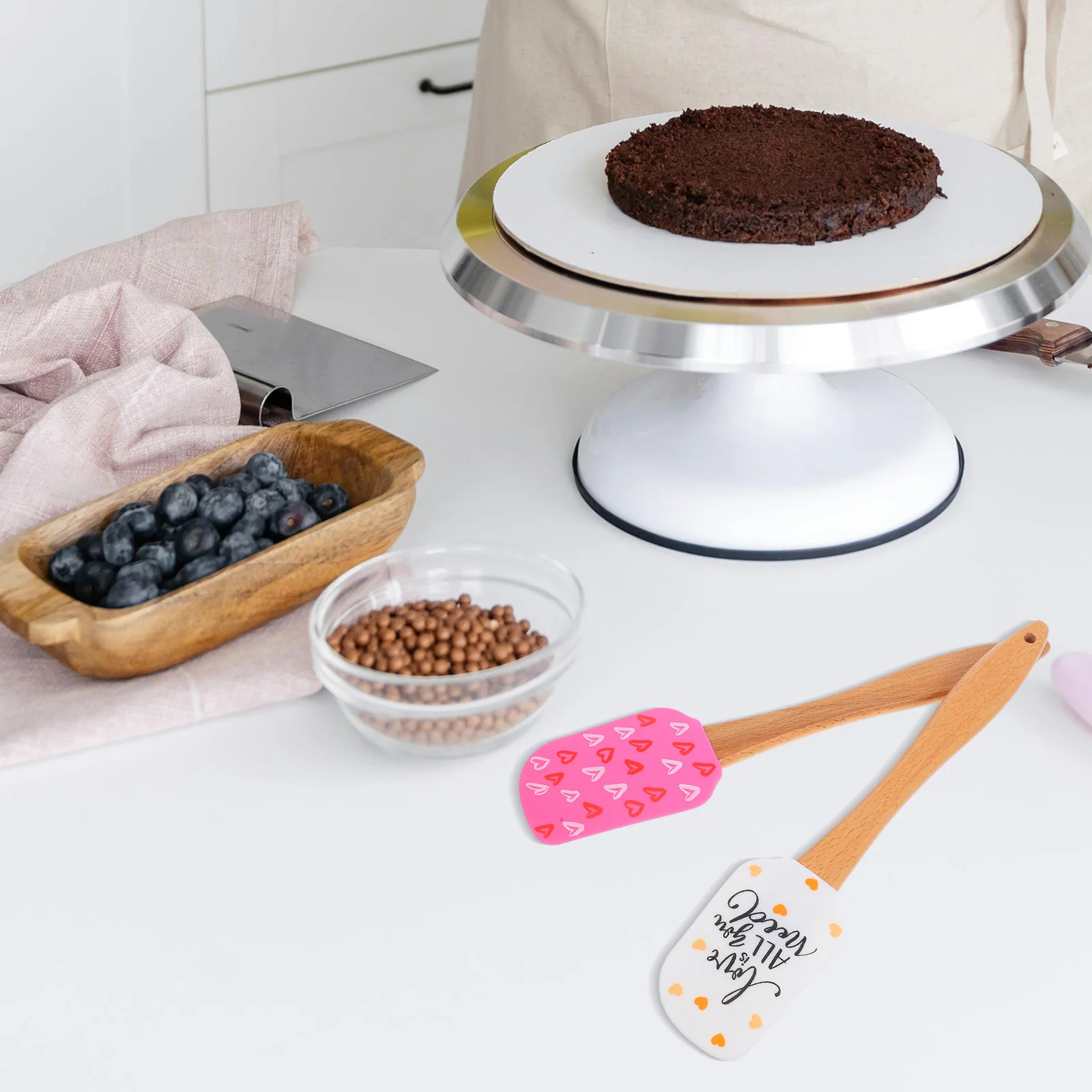 

2Pcs Cute Heart Design Spatula Set Valentine's Day Silicone Scrapers with Wooden Grip Heat Resistant Baking and Cooking