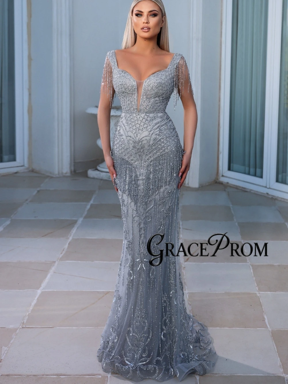 

Silver Gray Luxury Fringe Sequin Beaded Evening Gown Sexy Deep V Mermaid Prom Dress With Train 2026 Chic Formal Party Wear