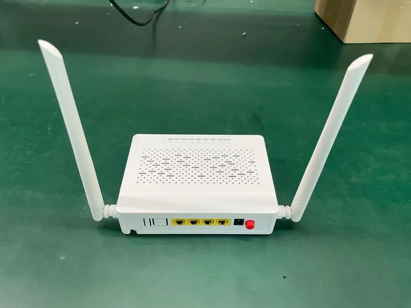 FTTX Network Fiber Optical Equipment Modem XPON 4GE+WIFI(2.4g+5g)+VOIP Compatible Epon Gpon with Router ONU