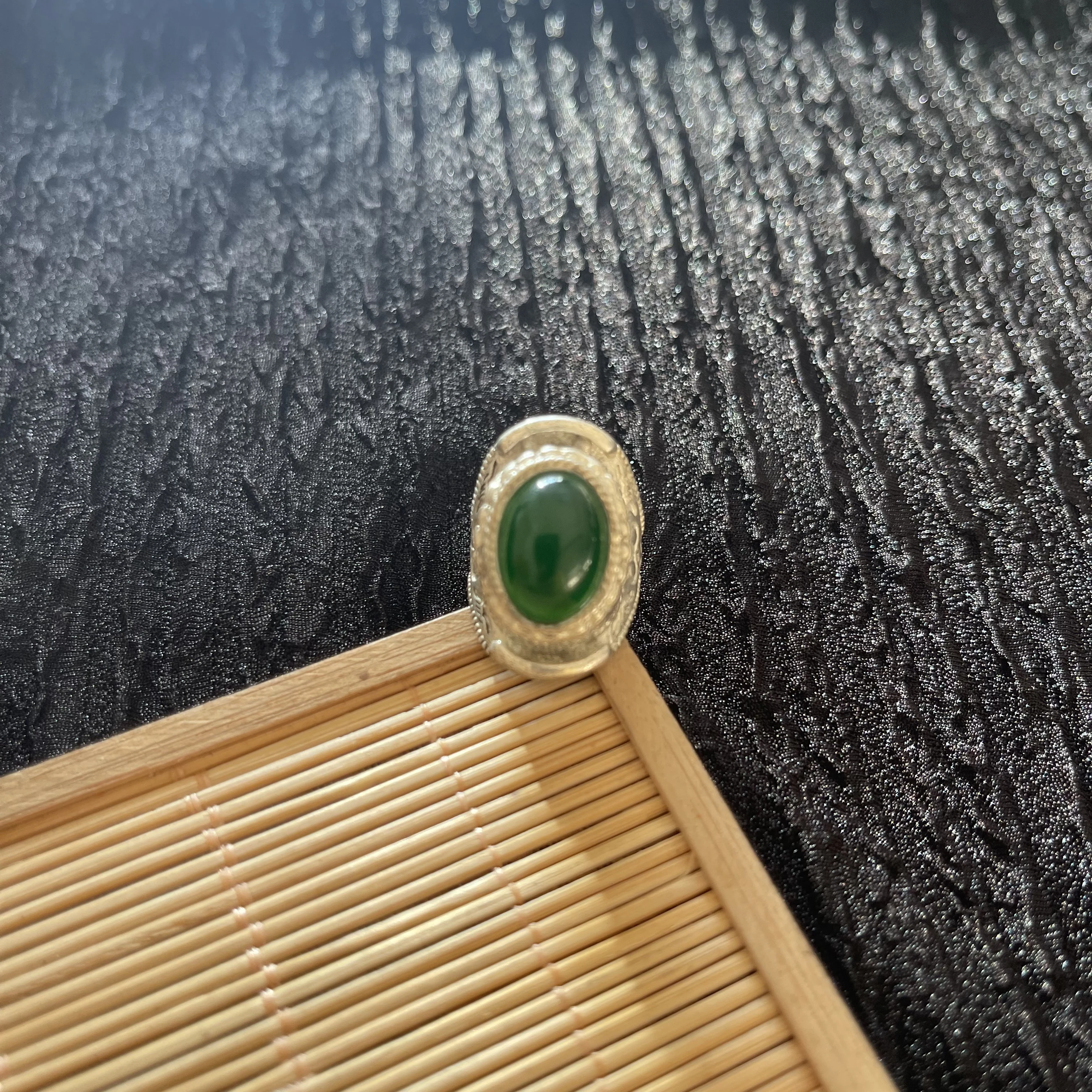 Vintage Ethnic Men Ring Oval Synthetic Green Jade Stone Antique Silver‑Tone Finger Ring Retro Tibetan Style Big Cabochon Stateme