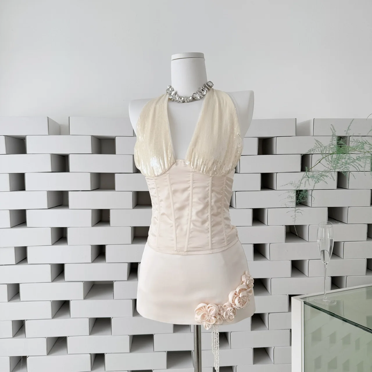 

Women's Spring Summer Elegant Two Pieces Skirt Set Lady Sequined Patchwork Halter Neck Slim Short Camisole +3d Floer Mini Skirt