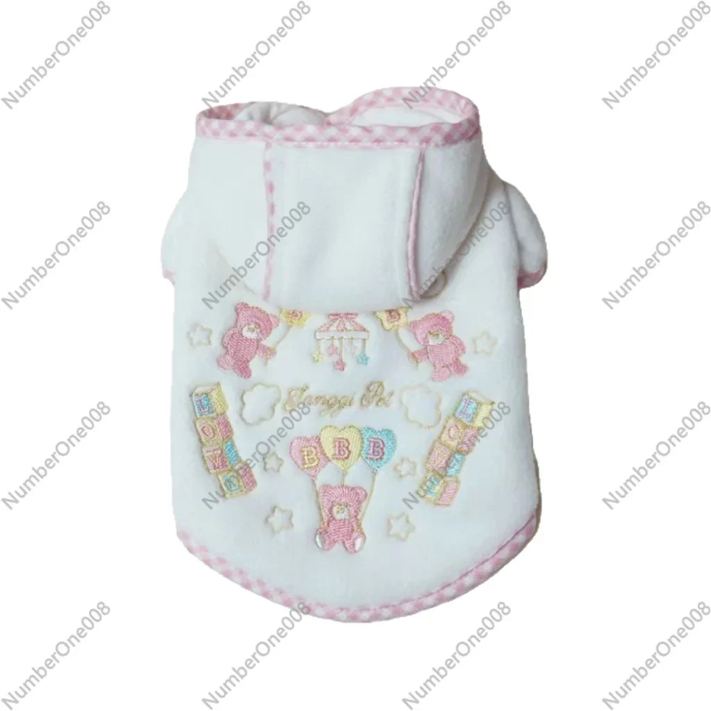 

Одежда для кошек и собак: зимняя куртка с капюшоном и вышивкой в виде мультяшного медведя, утепленная для сохранения тепла.