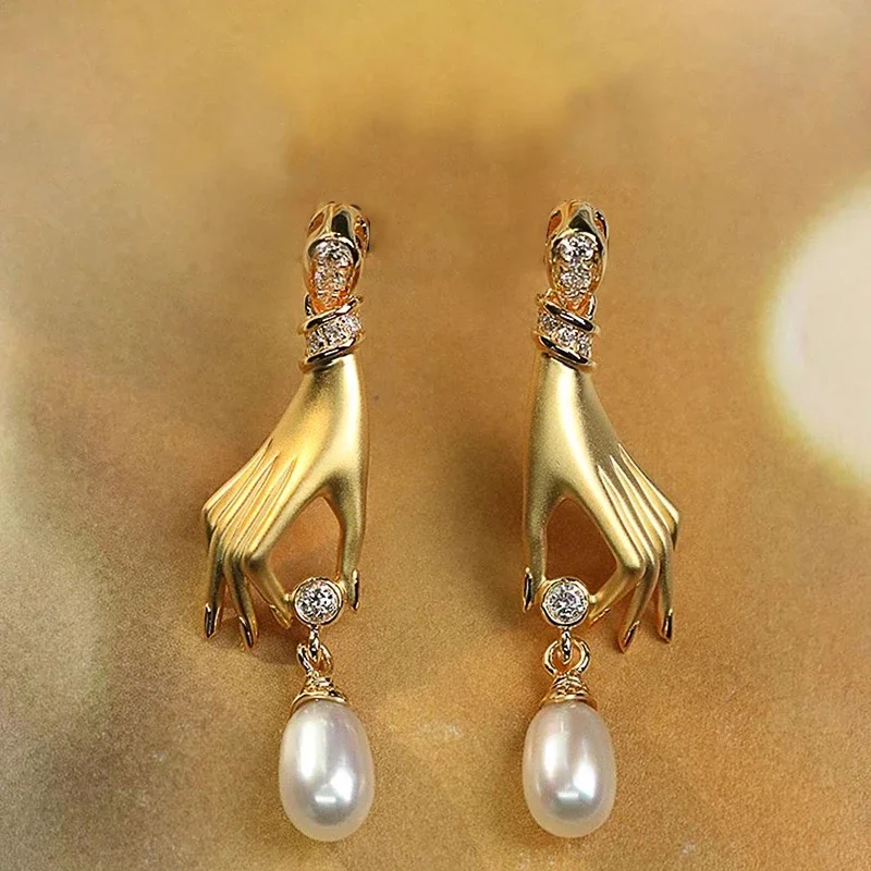 Neuartiges Design, Hand mit Imitationsperlen, baumelnde Ohrringe für Frauen, heißes, trendiges Damen-Accessoire, Alltagskleidung, Statement-Schmuck