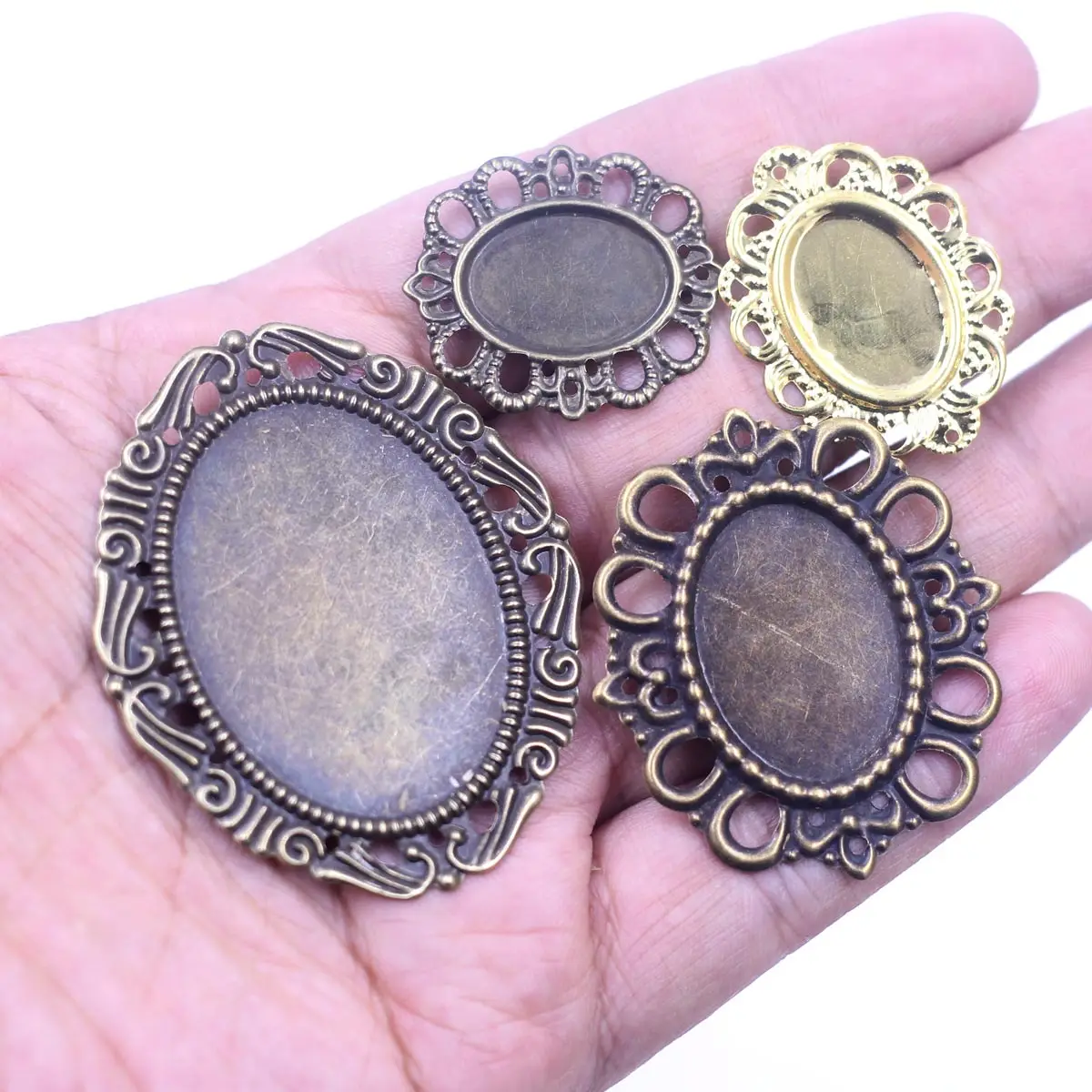 20PCS Oval Metal Cameo Cabochon Settiings Hollow Lace DIY Crafts Embelissement Jewelry Making Supplies Handmade Materials