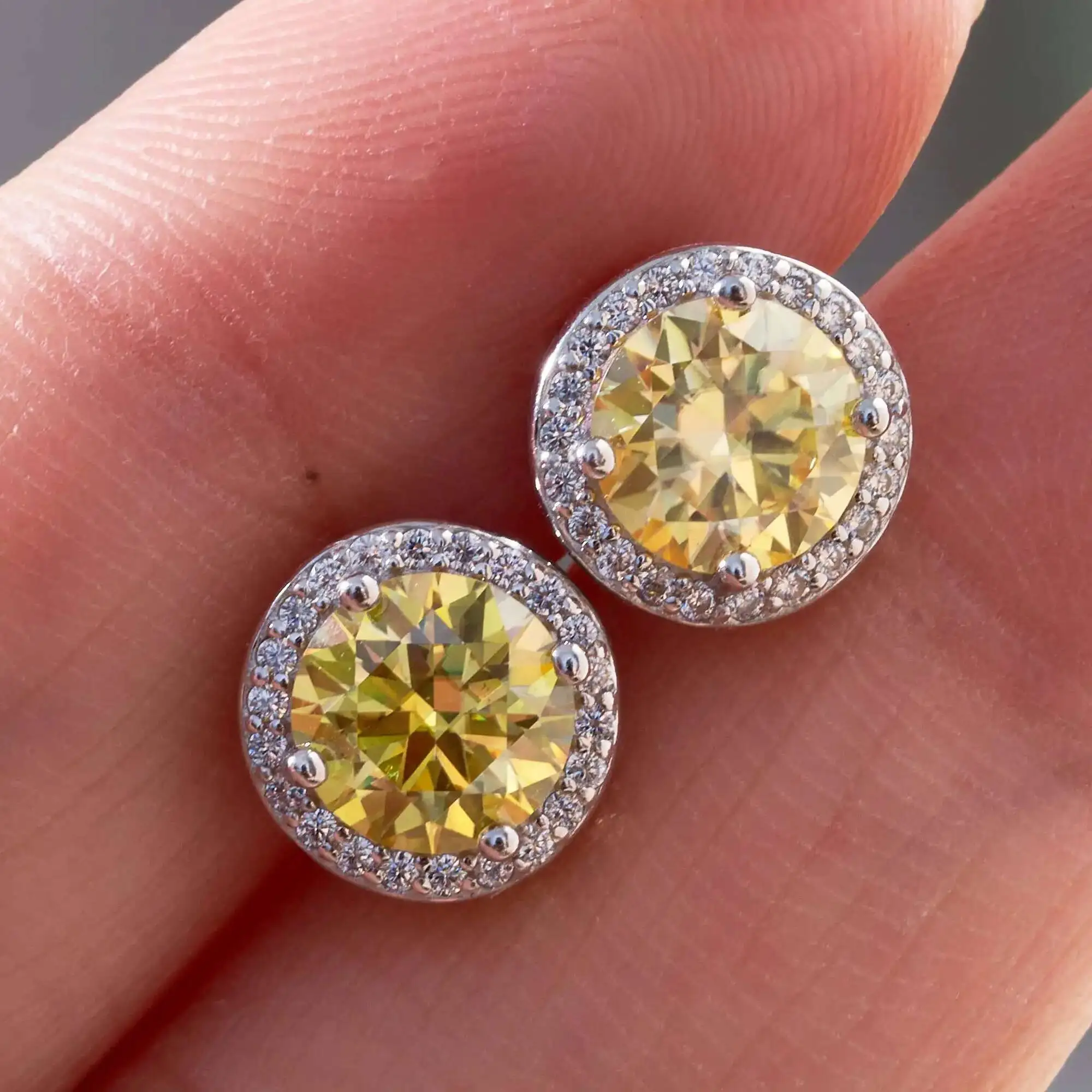 925 Sterling Silber 1 Karat Moissan ite runde Ohrringe Verlobung Hochzeit tägliche Arbeit Party Reisen luxuriöses Geschenk für Frauen – Detail 3