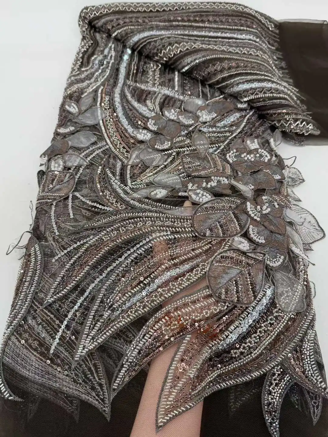 

2025 Роскошная 3D цветочная тяжелая кружевная ткань с бисером, свадебная ткань, французская нигерийская ткань с блестками, вышитая на тюле, 5 ярдов