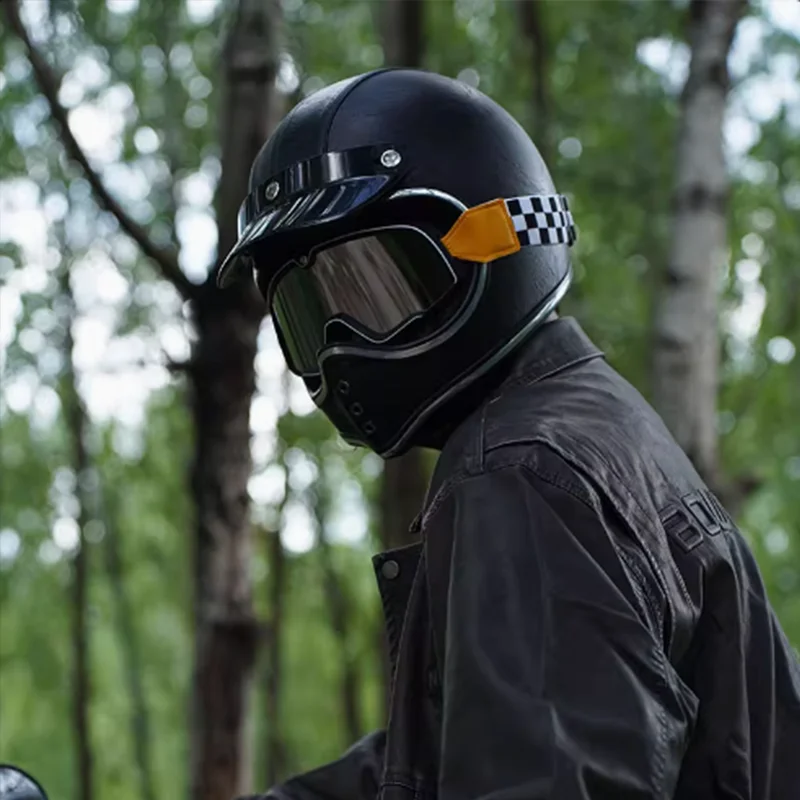 

Доступный полнолицевой шлем из стекловолокна, одобренный DOT, с премиальными функциями, черная кожа с подкладкой из пены с эффектом памяти.