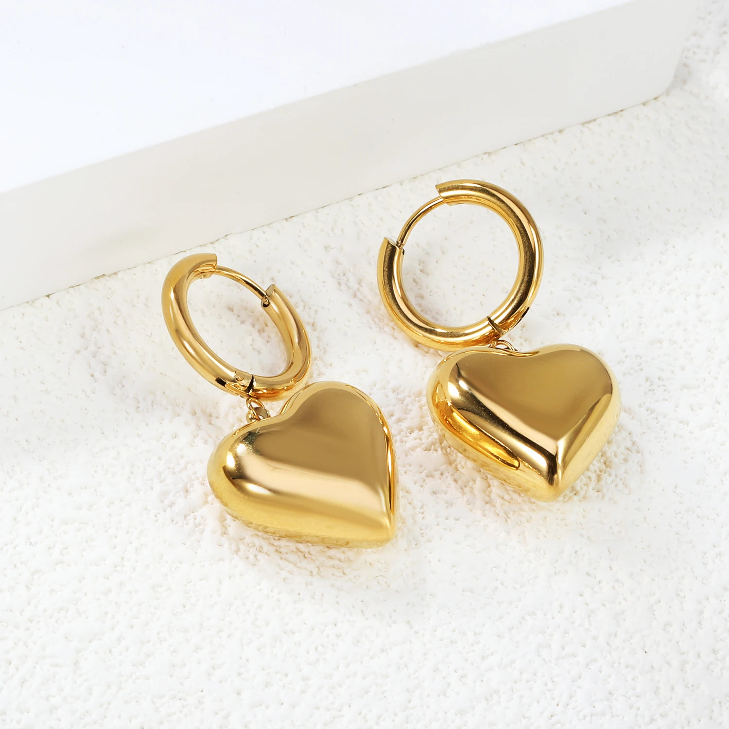 LUXUKISSKIDS Kubische, klobige Herz-Charms, baumelnde Ohrringe für Damen/Mädchen, Edelstahl, vergoldet, glatter, geistiger Tropfen-Ohrring