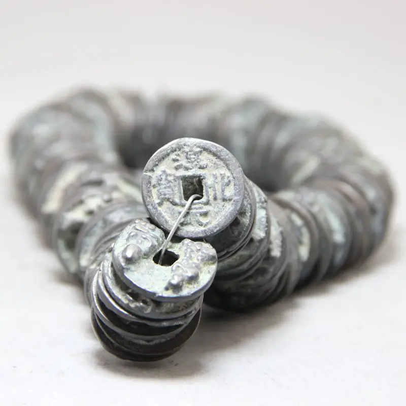 Manufacturers collect handicrafts, make old coins, 2cm, and have 100 identical ancient coins