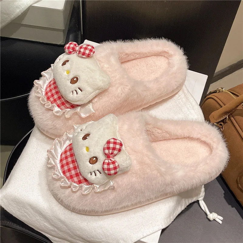 

Новые плюшевые тапочки Sanrio с милым рисунком допамина Hello Kitty для женщин, осень-зима 2505, модные повседневные хлопковые тапочки для дома
