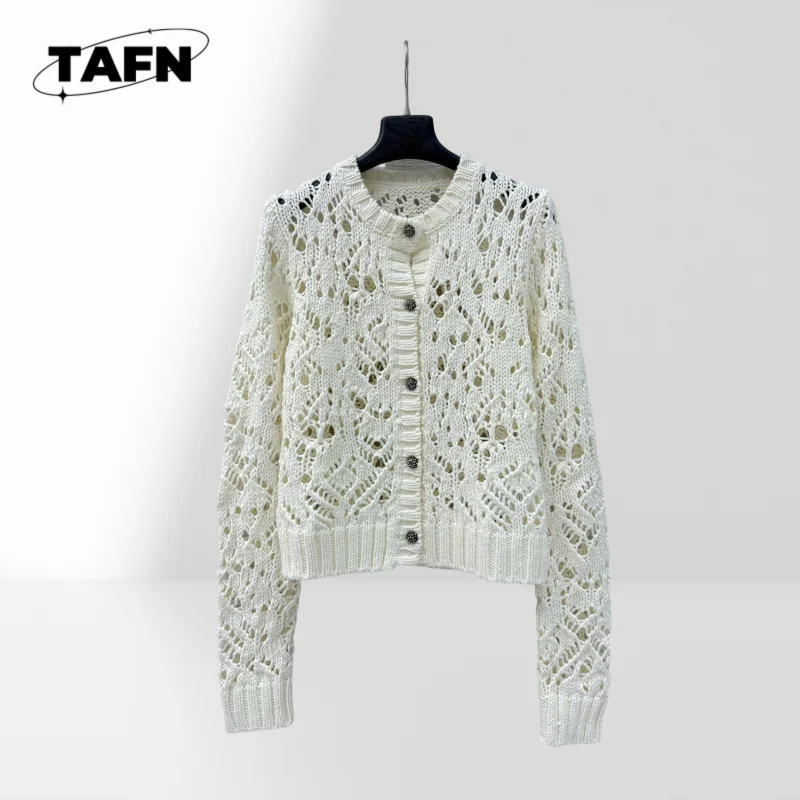 복고풍 캐시미어 가디건 – 클래식 디자인과 모던한 편안함으로 매일 착용하기 적합 AH1901