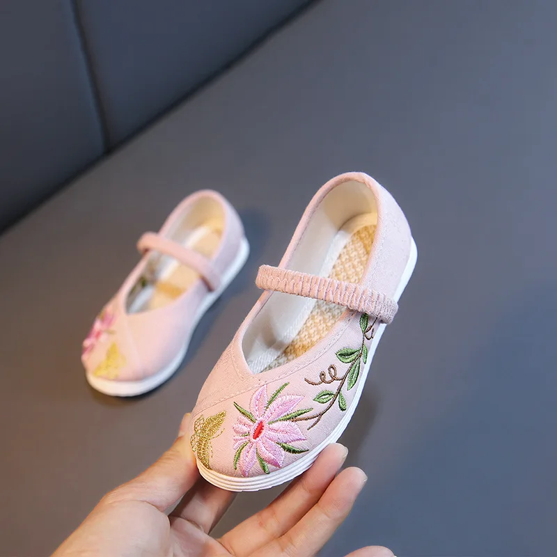 Chaussures Cheongsam pour filles, chaussures brodées de Style chinois pour enfants, chaussures plates confortables en tissu pour spectacle de danse, roses et blanches