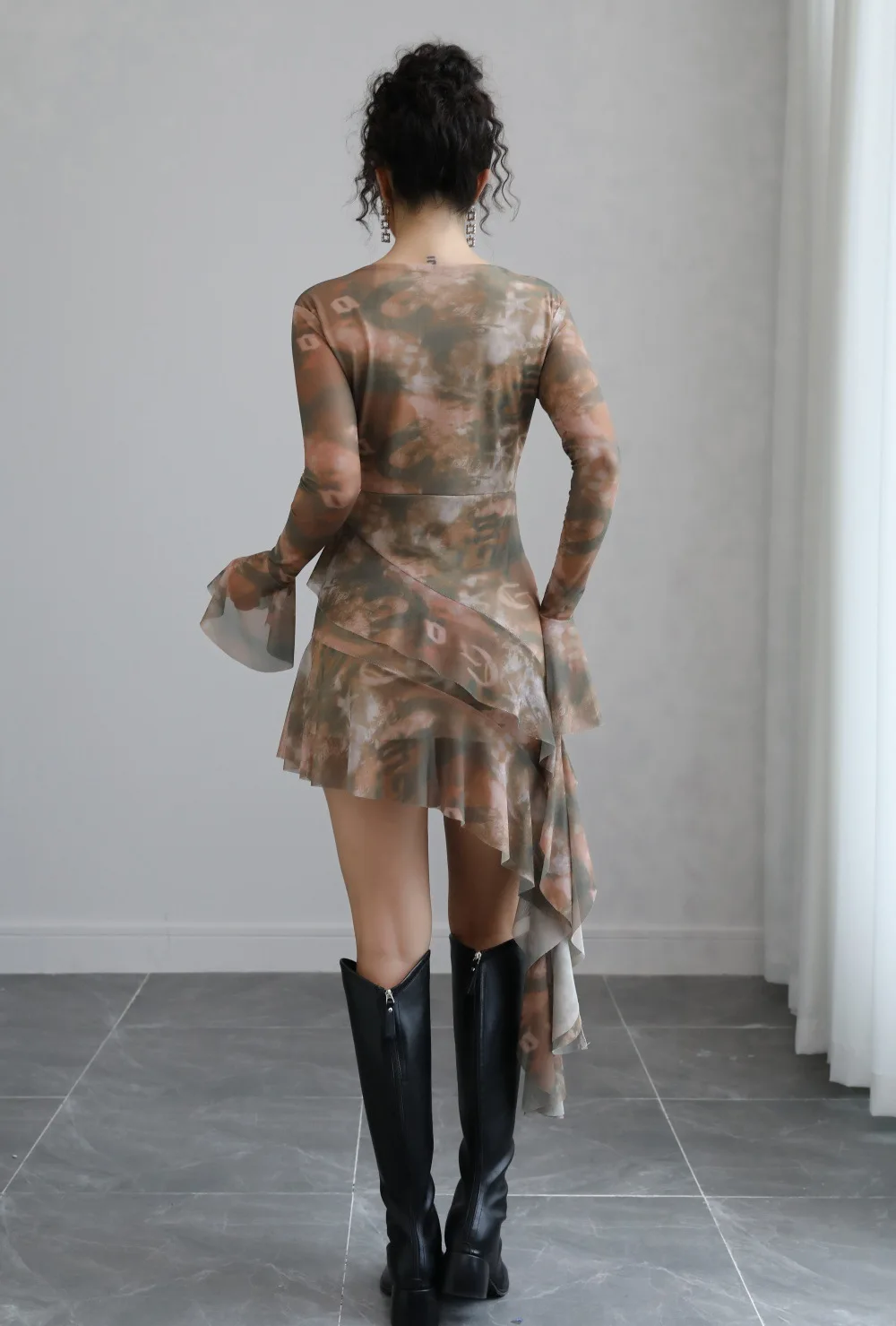 2025 nova moda recorte rendas manga alargada vestido feminino emagrecimento tie-tingido impresso vestido de malha feminino vestido de malha irregular