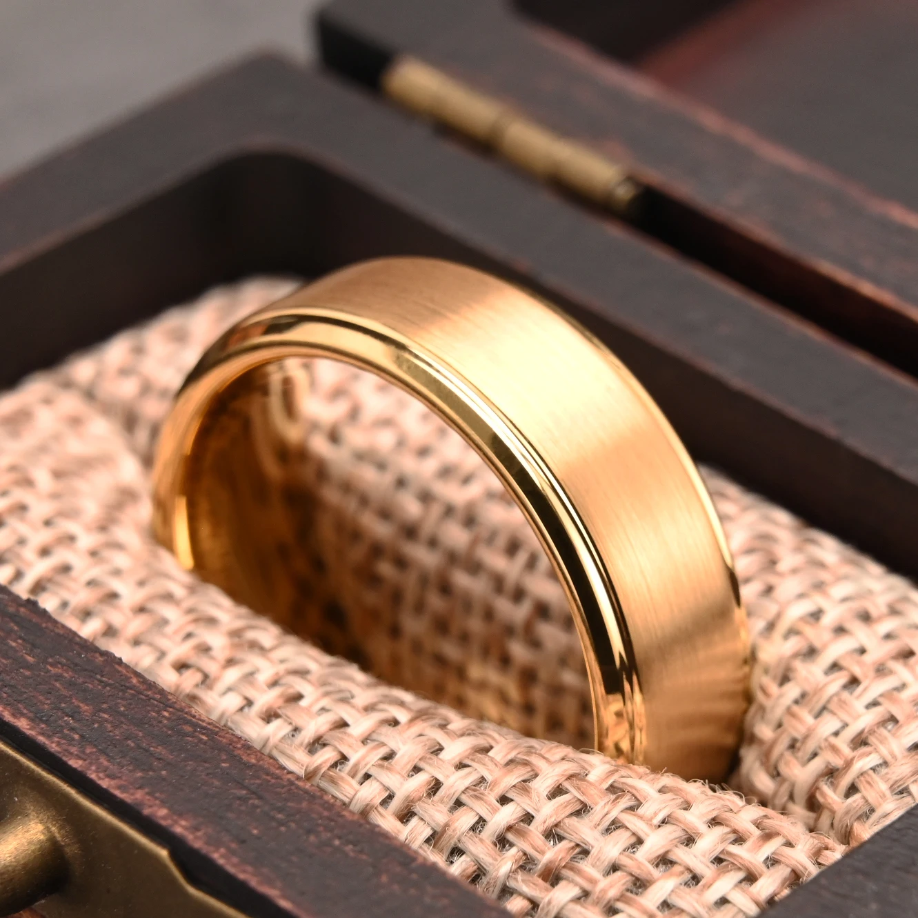 8MM/6MM Goldfarbener Wolframring Herren Eheringe Anillos Bague Homme Pareja De Modeschmuck Paar Verlobungsringe Geschenke – Detail 10