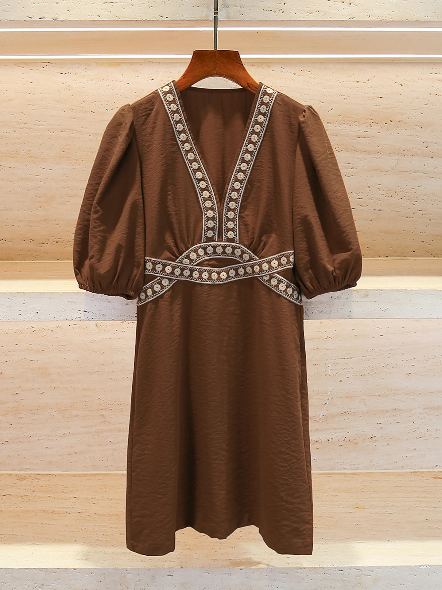

Elegant Embroidered V-Neck Waist-Cinched Bubble Sleeve Dress Women's High Waist A-Line Skirt Short Dress Commute Simple Style