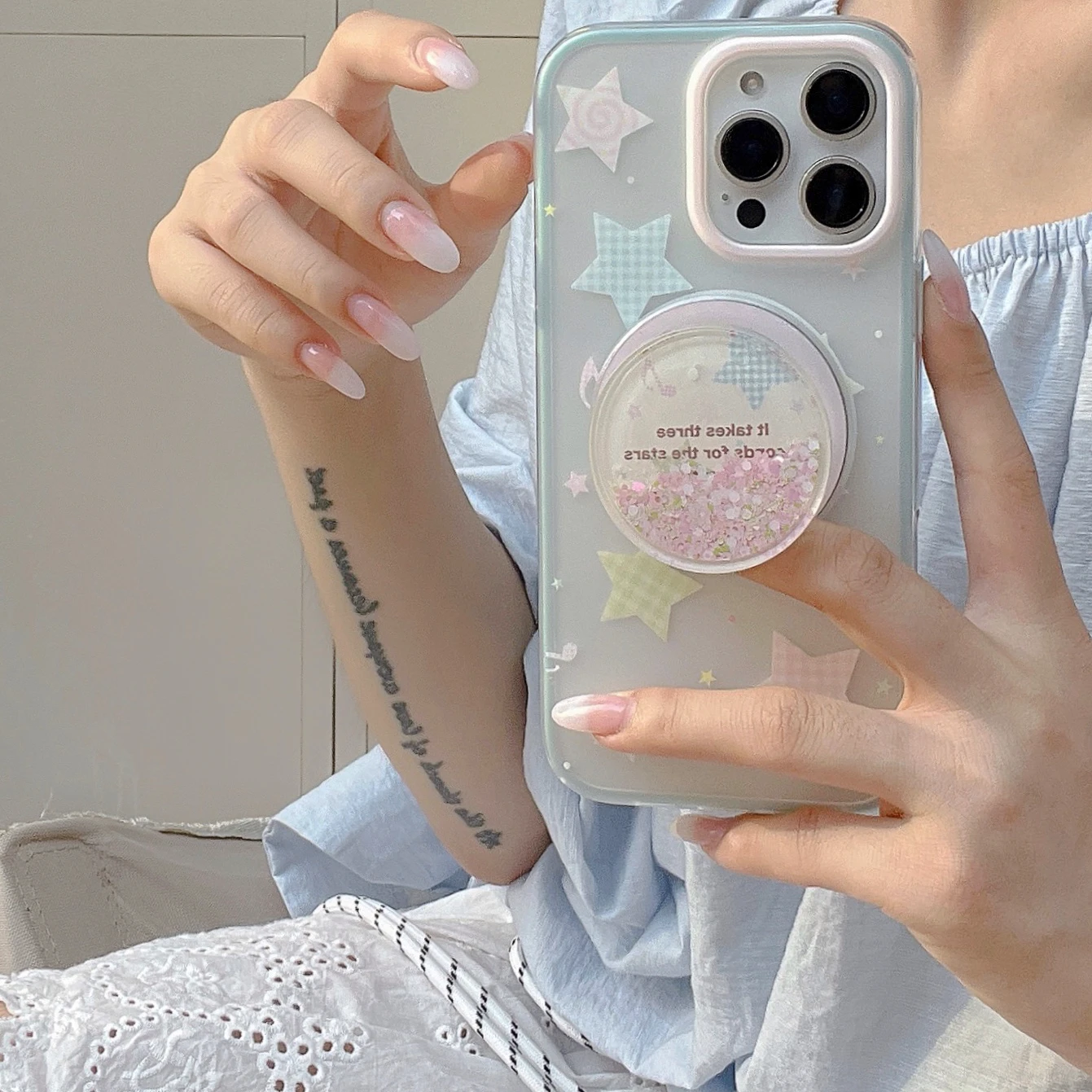 Colorful Star Design Phone Case for iPhone 16 pro 15 14 13 pro Max with Magnetic Quicksand Stand Feature Cute Cover Funda Holder