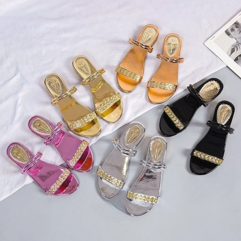 

Новые женские сандалии, летняя модная элегантная нескользящая обувь, женские роскошные женские тапочки с кристаллами, сандалии на низком каблуке с заклепками и стразами