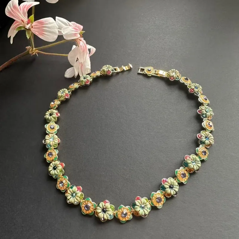 

2026 new fashion trend brass fresh green double-layer flower collar necklace, light luxury brand party gift
