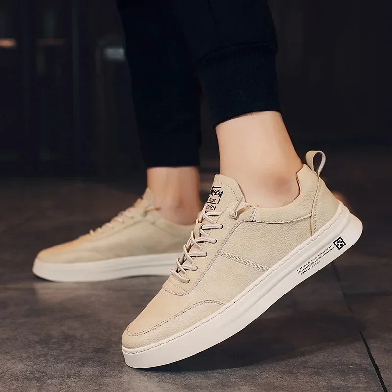 luxury Men's 2024 new small white shoes trend versatile lightweight soft sole casual shoes men's sports board sports sneakers