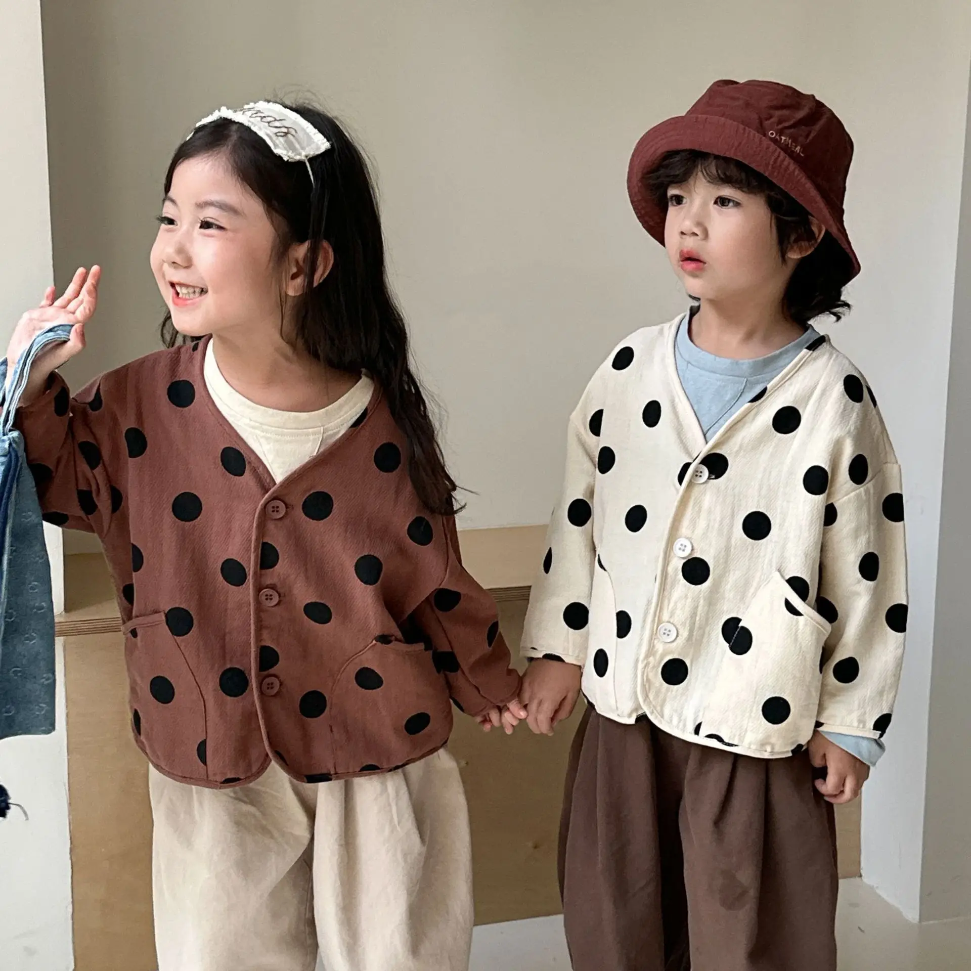 Manteau à manches longues pour enfants, coton doux, imprimé à pois, cardigan polyvalent, veste décontractée pour garçons, vêtements pour enfants, nouveau, printemps, 2025