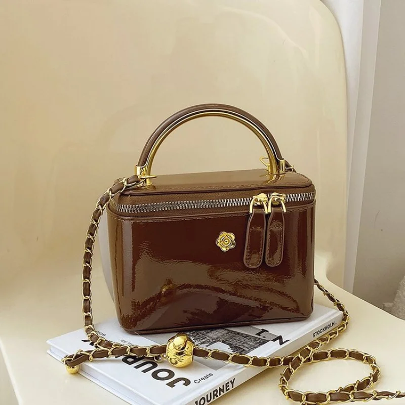 

Elegant Casual Simple Crossbody Bag For Women With Vintage Fashionable Design Solid Color And Large Capacity Commuter