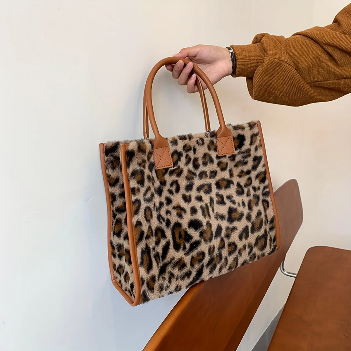 Leopard Printed Plush Handbag for Women, Large Capacity, Trend, Autumn, Winter, New underarm bag