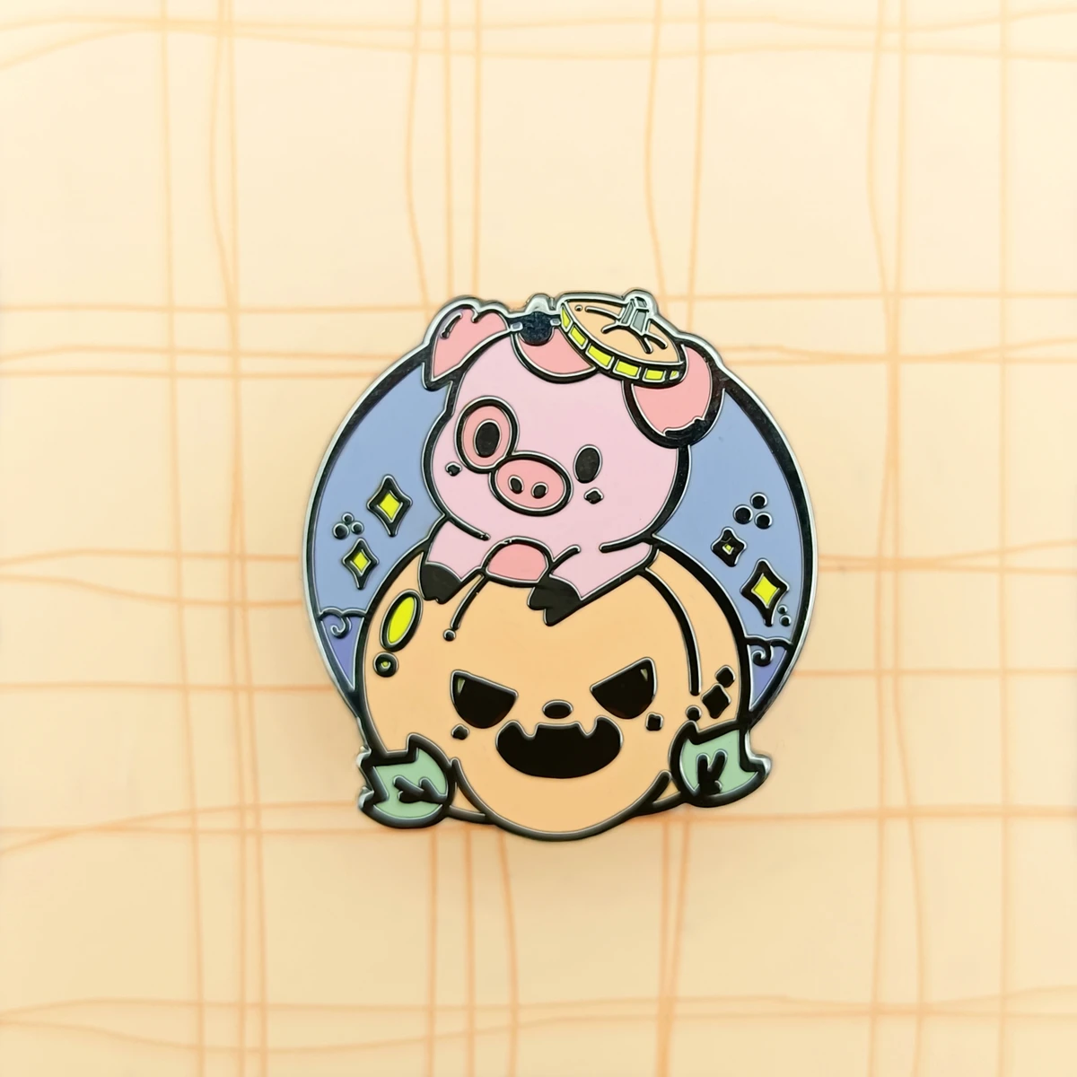 Kawaii Pumpkin Pig Hard Enamel Pin Cartoon Detective Pigs Cute Animal Metal Brooch Accessorie Halloween Badge Jewelry Gift