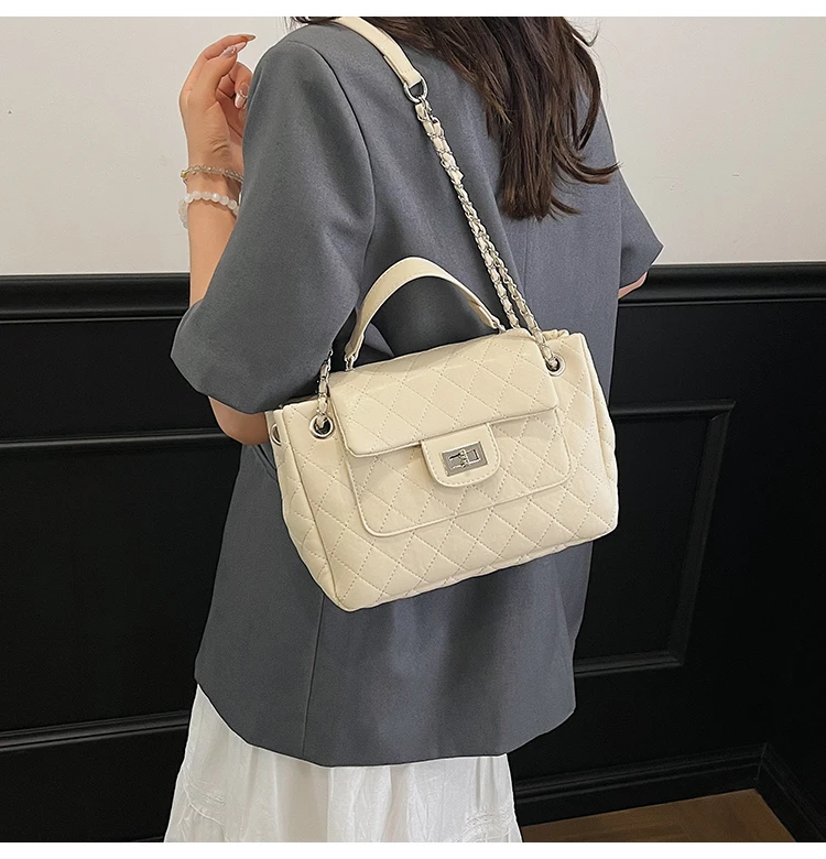 

Classic Designer Leather Clutch Bag for Women with Vintage Solid Color and High-End Unique Fashion