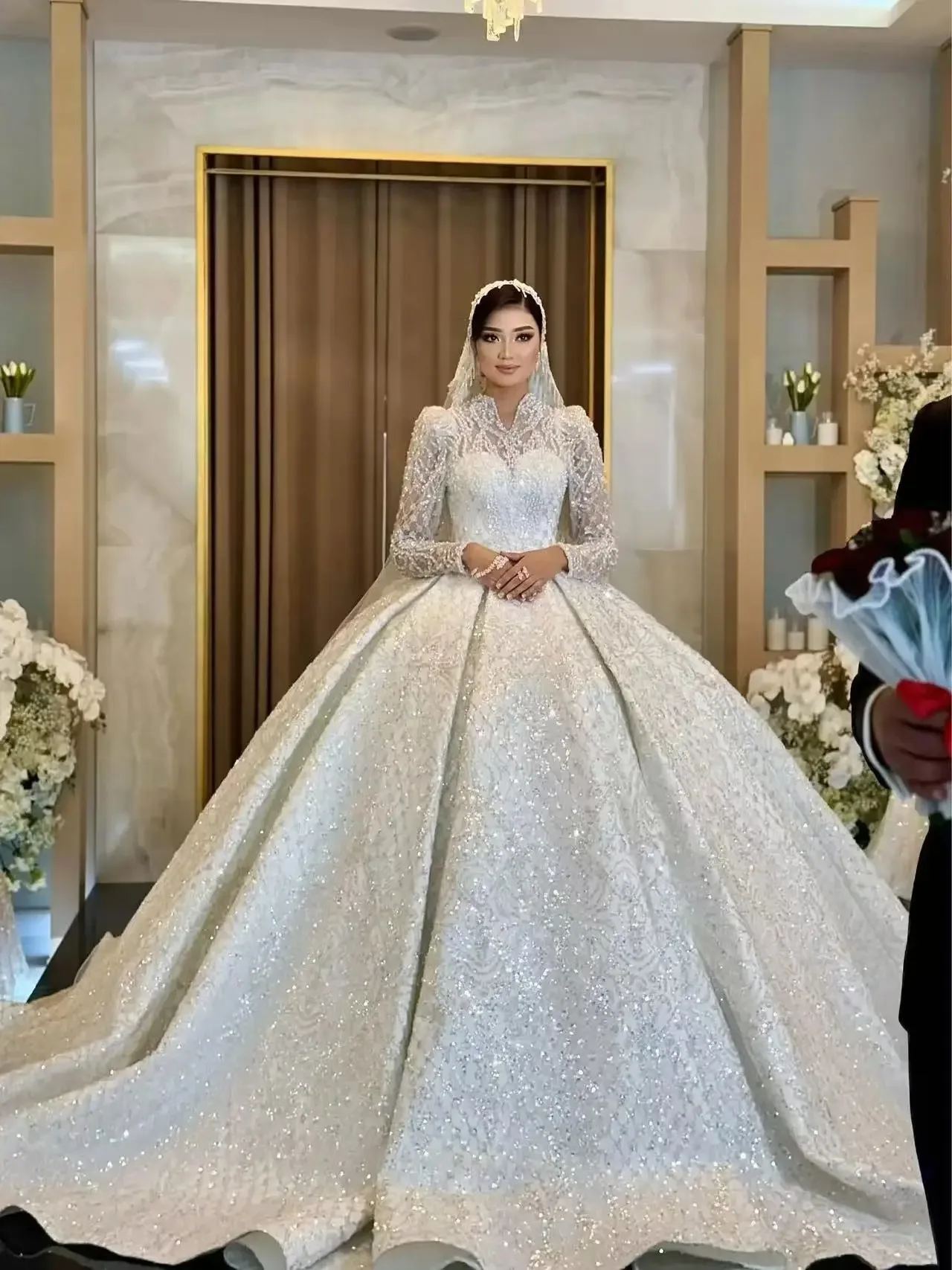 

2026 Luxury Pearls Wedding Dresses Beading Sequins Bridal Ball Gowns Long Sleeves Princess Bride Dress Vestidos De Novia Custom