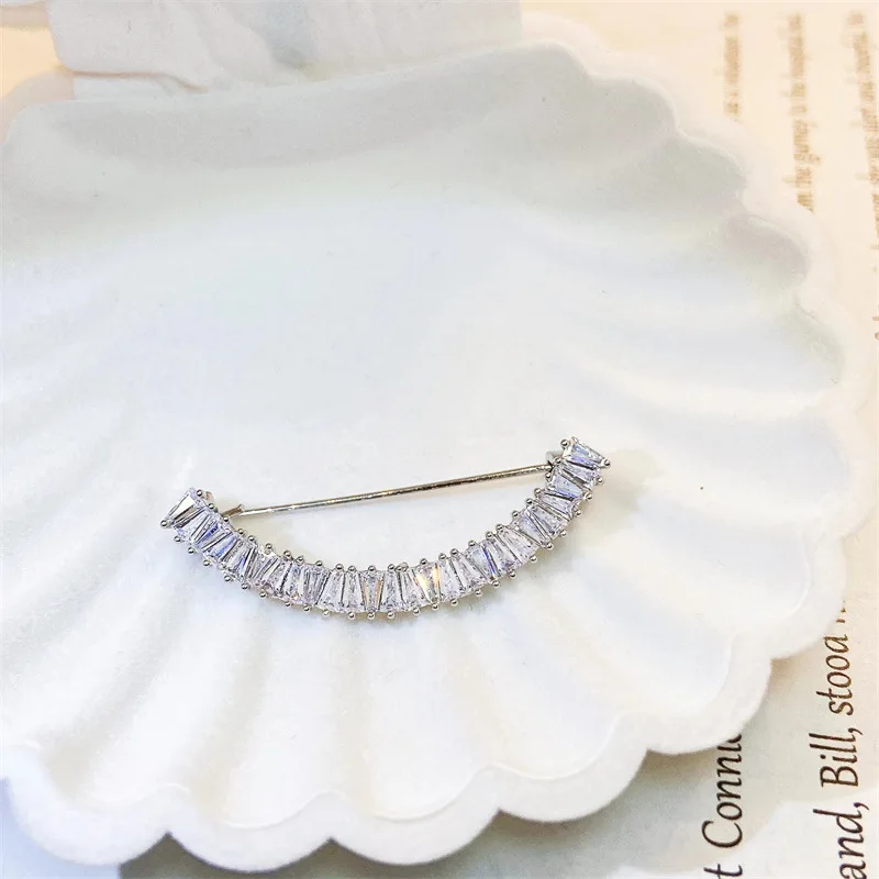 Lucky Smile Shaped T Zircon Brooch Pin Elegant Anti Exposure Clothing Fastener Dress Waist Cincher Auspicious Daily Party Wear