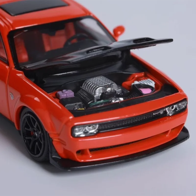 SH 1:64 مقياس SRT Hellcat غطاء أمامي قابل للفتح محاكاة لعبة معدنيّة نموذج سيارة تحصيل الديكور ديكور ثابت