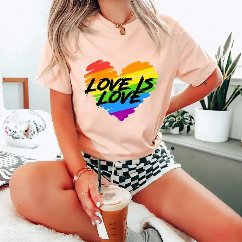 الحب هو تي شيرت فخر Lgbt النشاط السياسي حقوق الإنجاب التصويت مثلي الجنس Lgbtq نسخة
