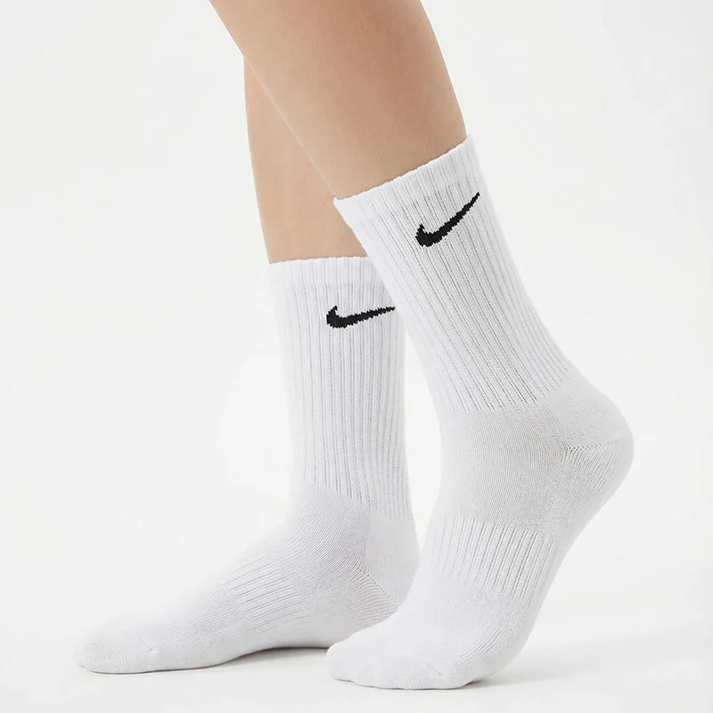 

Nike EVERYDAY LTWT CREW 3-PACK Удобные дышащие универсальные повседневные спортивные хлопковые носки с высоким берцем SX7676-100