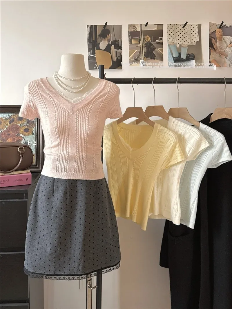 

Женский вязаный свитер Kumikumi Spicy Girl с V-образным вырезом, коротким рукавом, кружевными вставками, однотонный, приталенный, молодежный топ на весну