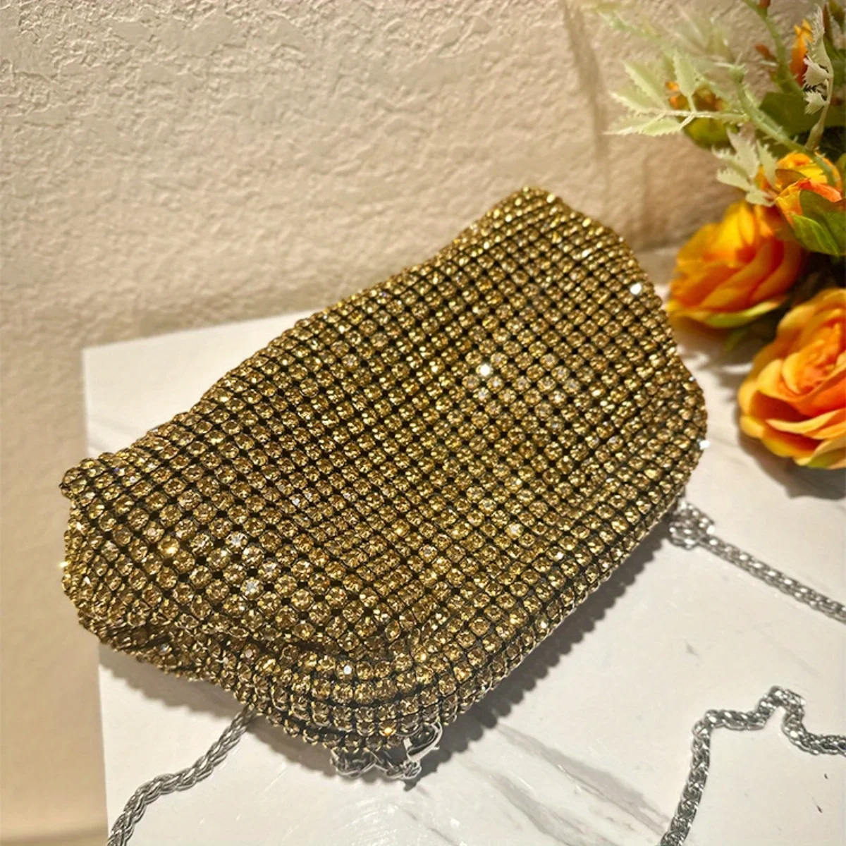 Luxury designer women's diamond encrusted shell clip box diamond shaped handbag, high-end light luxury crossbody bag, dinner bag