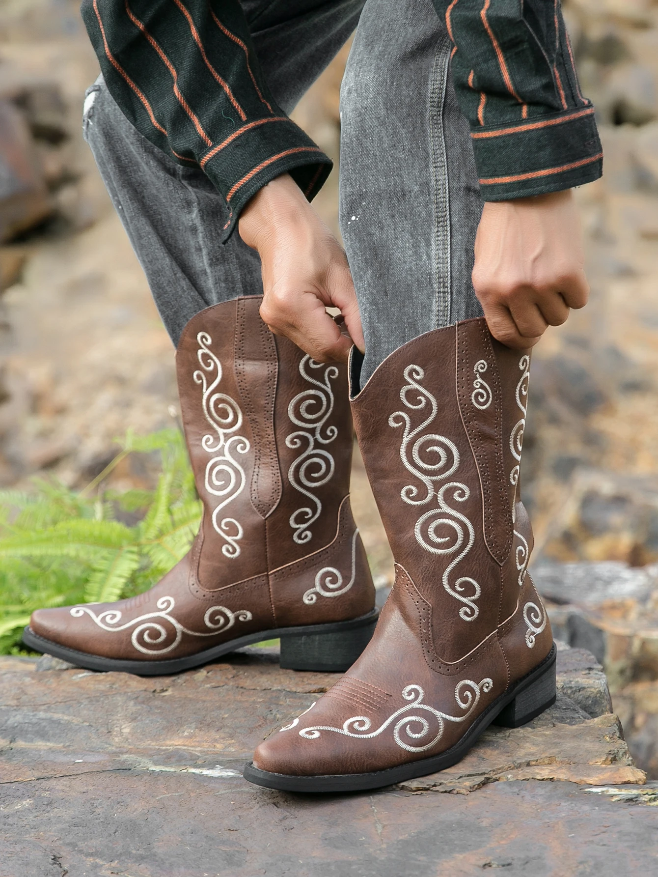 Men Embroidered Western Boots PU Low Heel Pointed Point Fashion Comfortable Classic Men Boots Size 38-46 Cowboy Shoes for men view 6