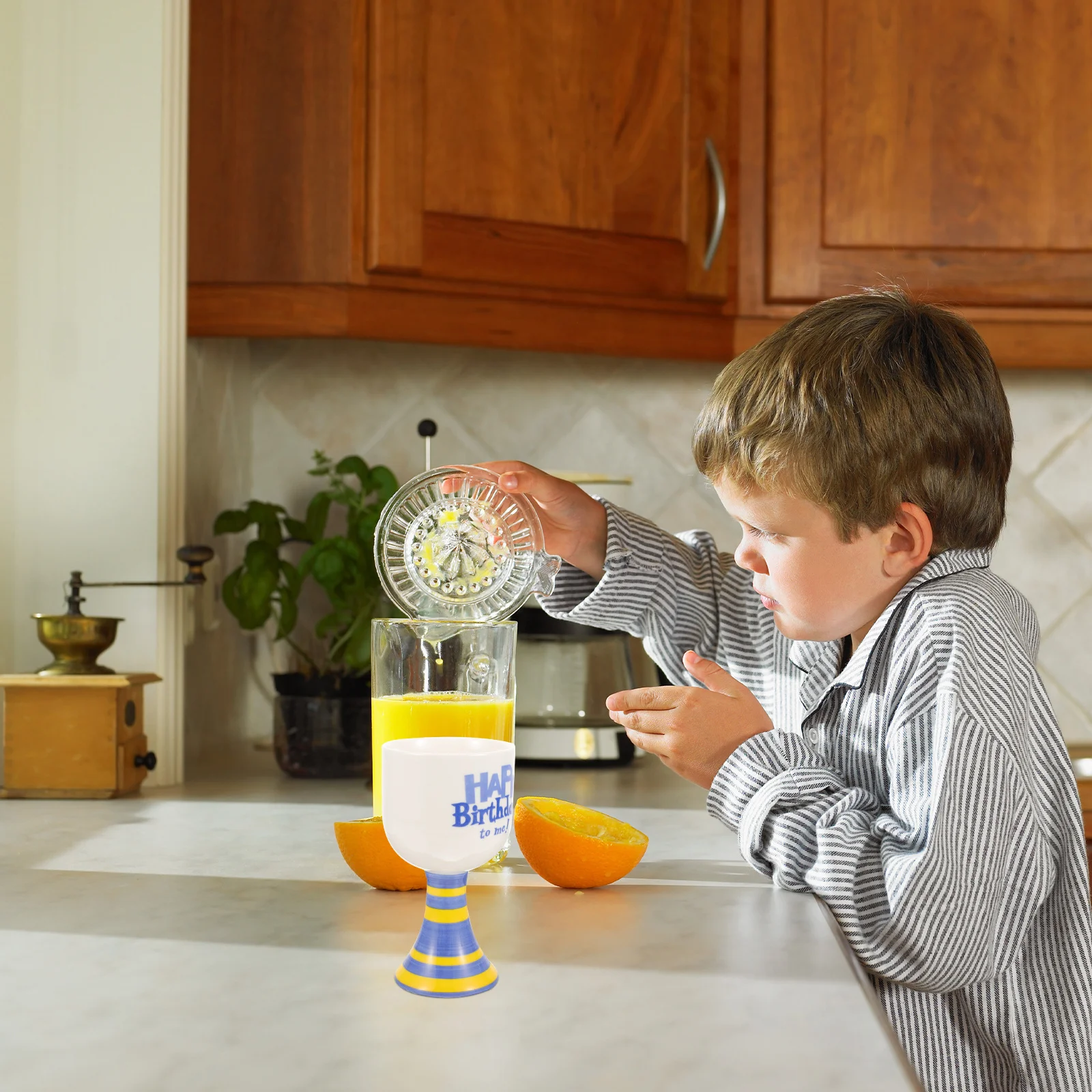 

Happy Birthday Footed Cup Ceramic Mug Exquisite Birthday Gift for Friends Unique Design Drinking Mug for Wine Juice Tea Home Bar