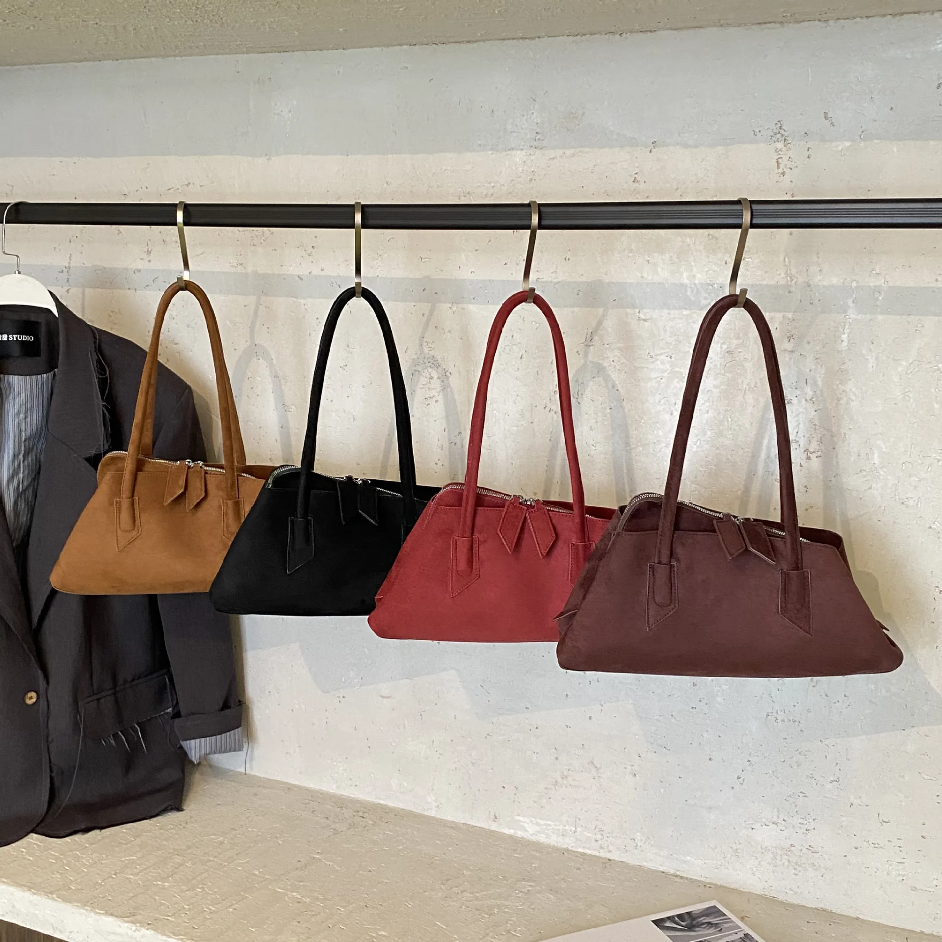 

2025 Niche Underarm Bag for Women, Genuine Leather Large Capacity Multi-way Shoulder Crossbody Tote, Vintage Chic Work Purse