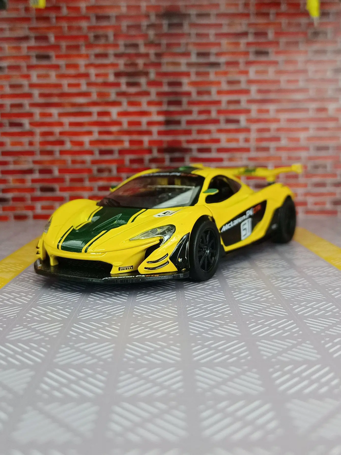 McLaren P1 High Simulation Car Model para crianças, liga 1:31, puxar para trás, 2 portas abertas, presentes infantis, atacado, supercarro, modelo, venda quente