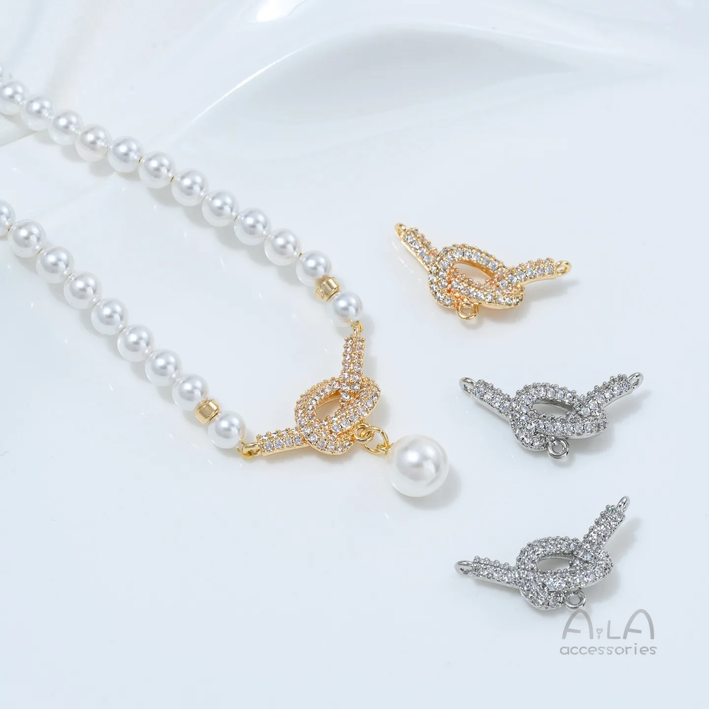 

Copper-plated 14K Gold Color Zirconium-knotted Three-ring Pendant Handmade DIY Bracelet Necklace Pendant Jewelry Accessories