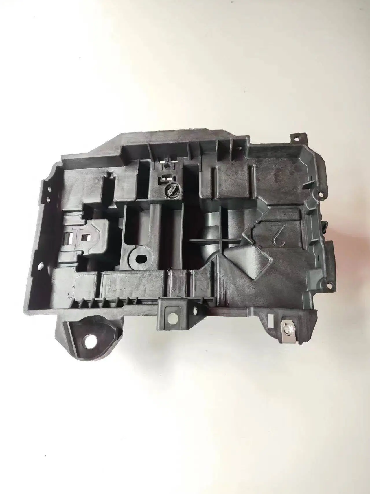 

Для 2014-2018 Jeep Cherokee держатель аккумулятора-OEM #53361663 68186053AC 53453690