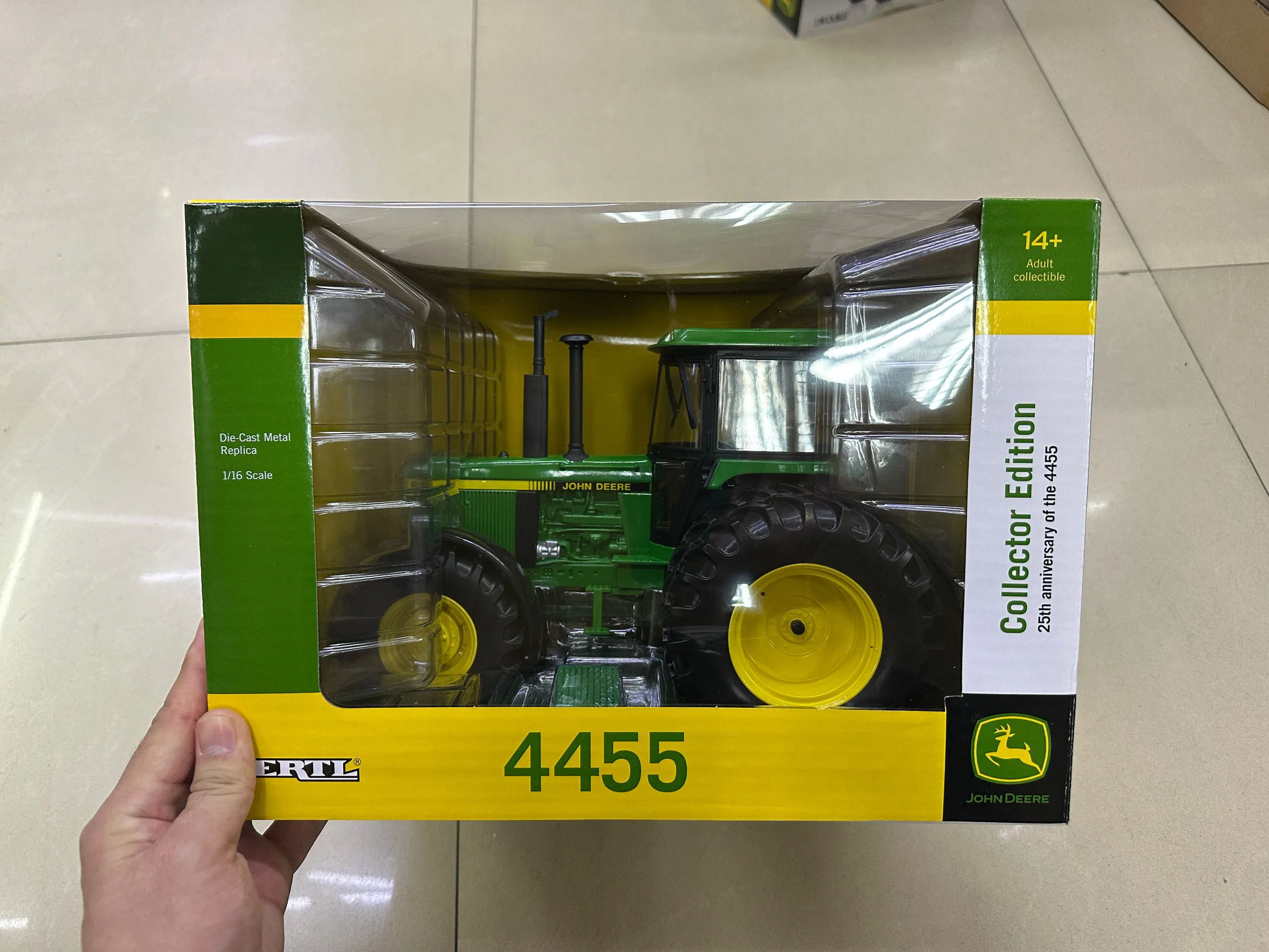 

3 Color ! 1:16 Scale Die-Cast Model Farm Tractor 4455 , 1570 , 4440 Collector Edition Gift