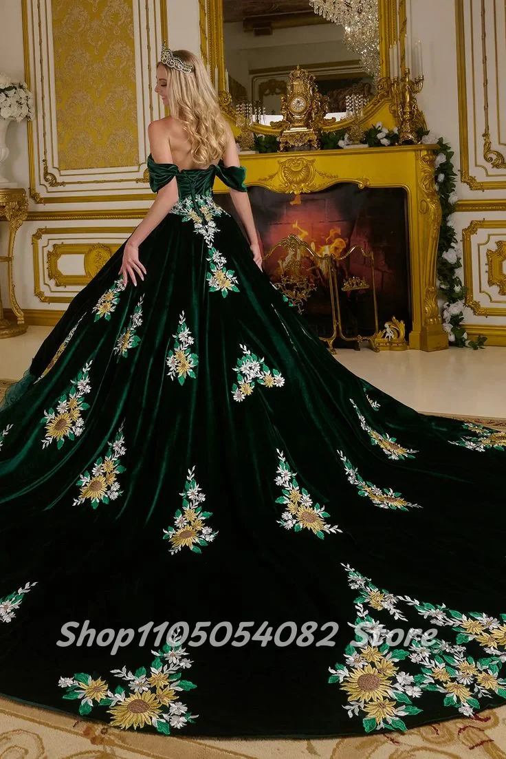 Robe princesse verte personnalisée pour Quinceanera, épaules dénudées, col en v, taille trapèze, broderie florale, ourlet bouffant, 1516 ans
