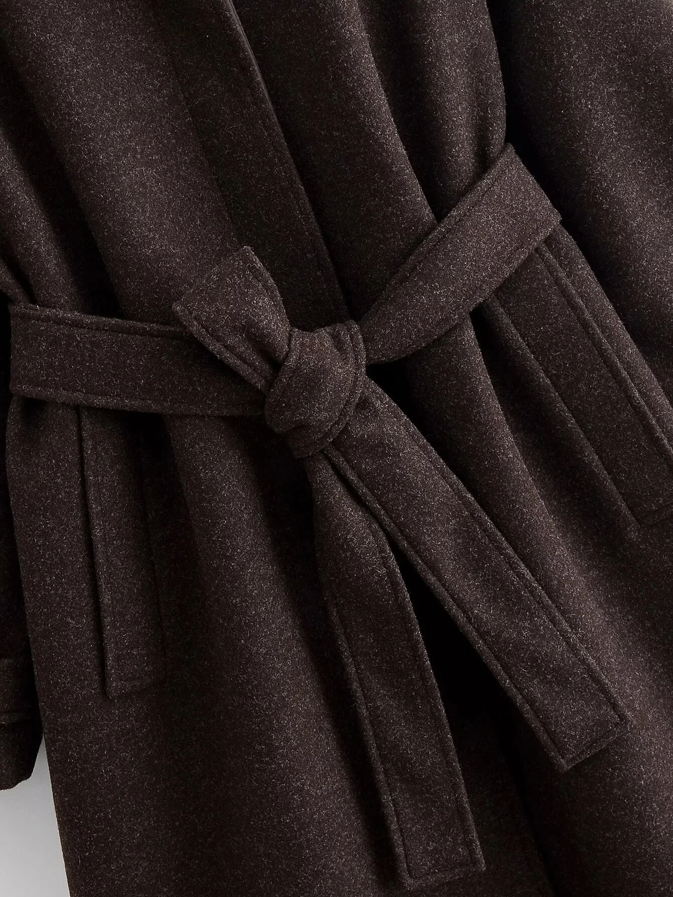 2025 Inverno Nuove donne Abbigliamento Moda casual Semplice ed elegante Trench lungo stile di fascia alta con cravatta in vita