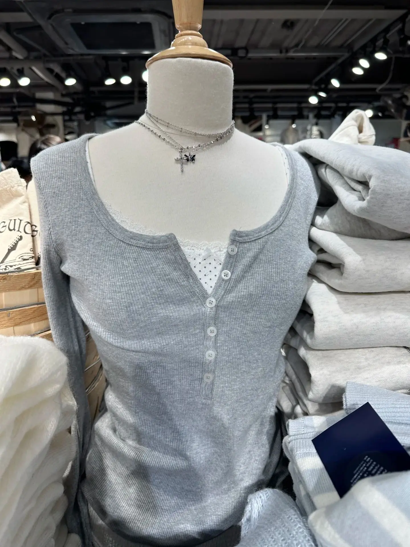 Gray-ribbed
