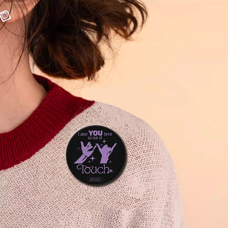 K-KATSEYE Round Brooch on Backpack Shoes Accessories Girl Group Manon Daniela Yoonchae Lapel Pins